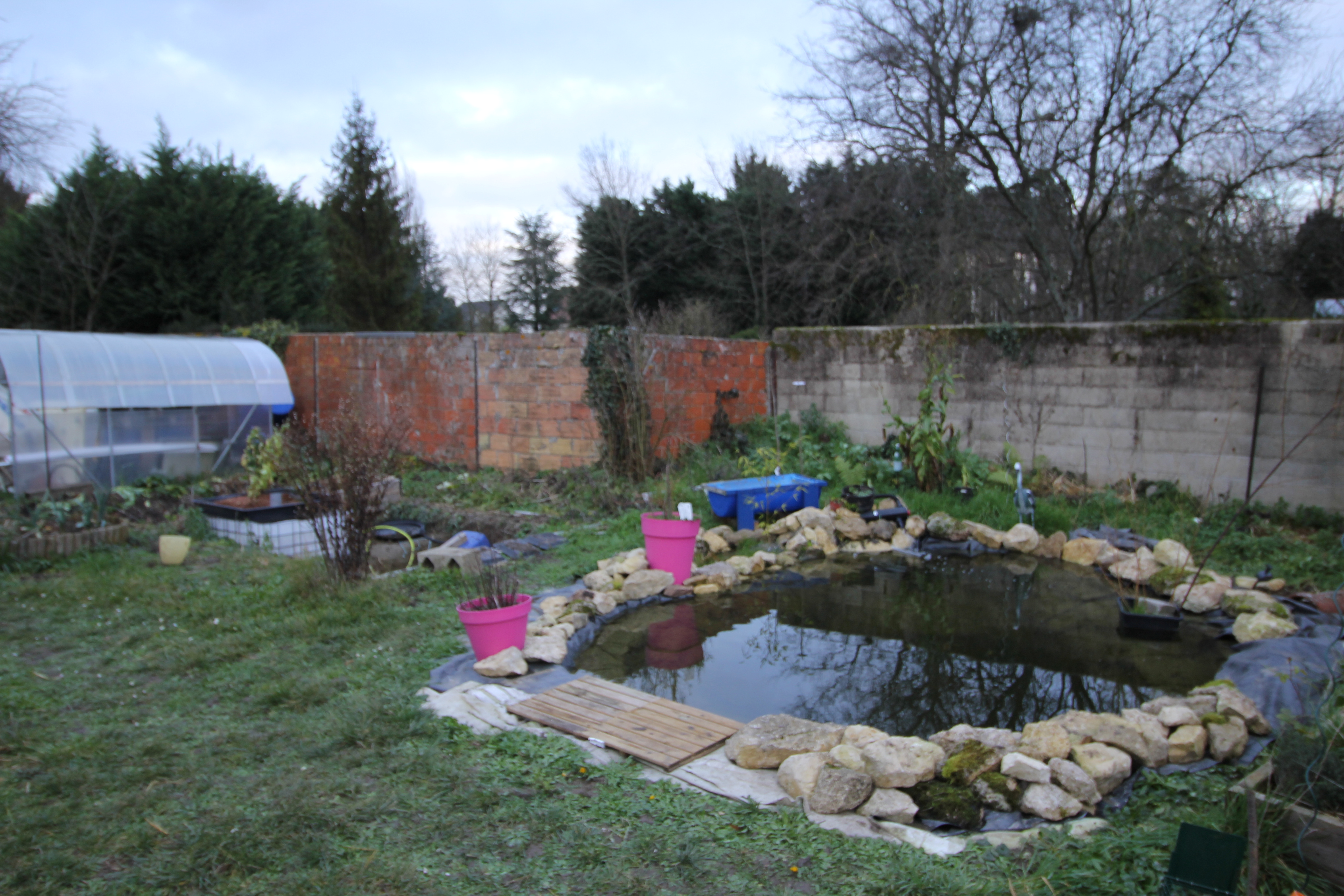 Installation d'un bassin avec une bâche 